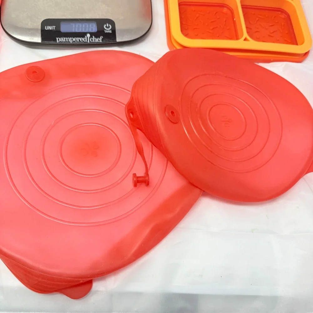 Lot of Pampered Chef Kitchen goodies Digital Scale Manual Chopper Silicone Lids